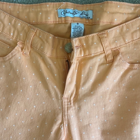 Celebrity pink size 9, super stretch capris - Picture 2 of 2